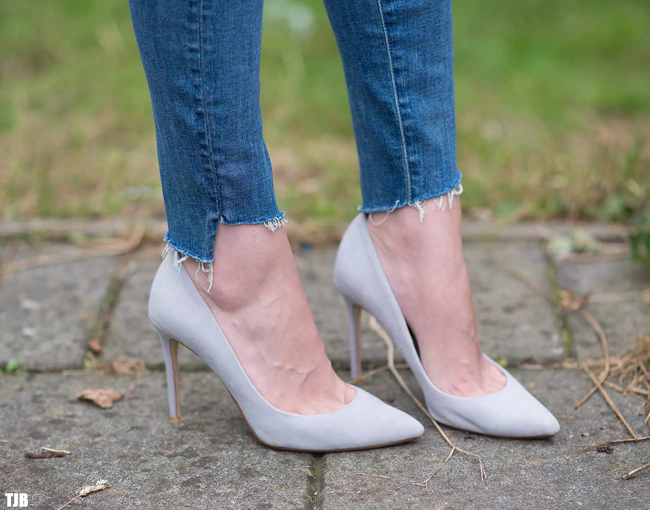 MOTHER The Stunner Zip Ankle Step Fray Jeans In Good Girls Do Review