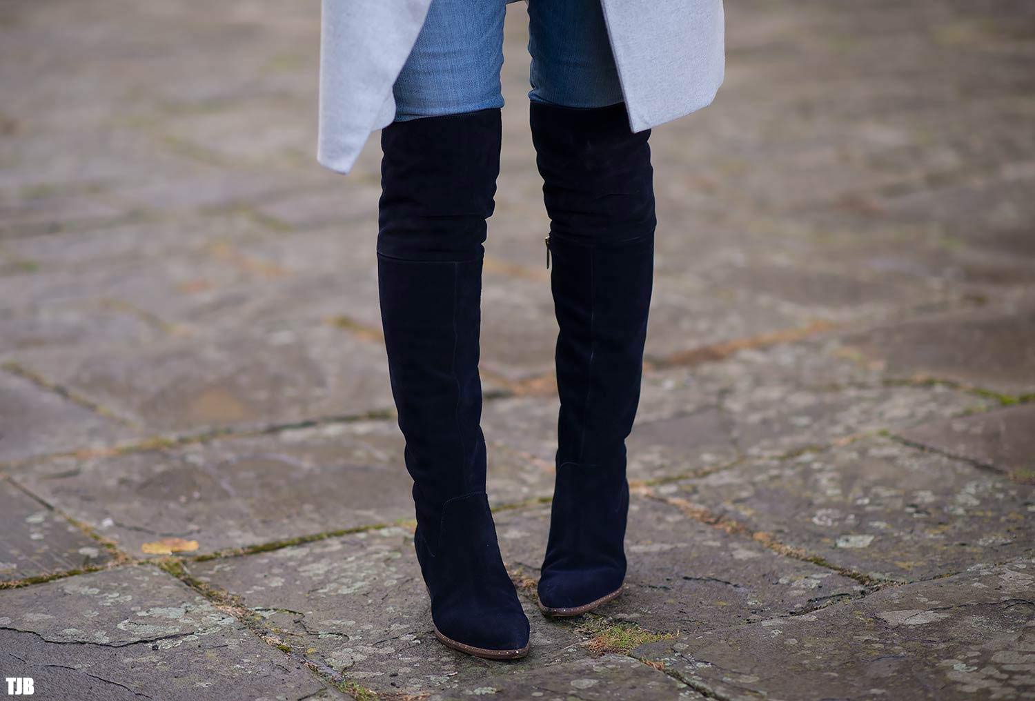 How To Tuck Jeans Into Boots (A Guide for Men & Women)