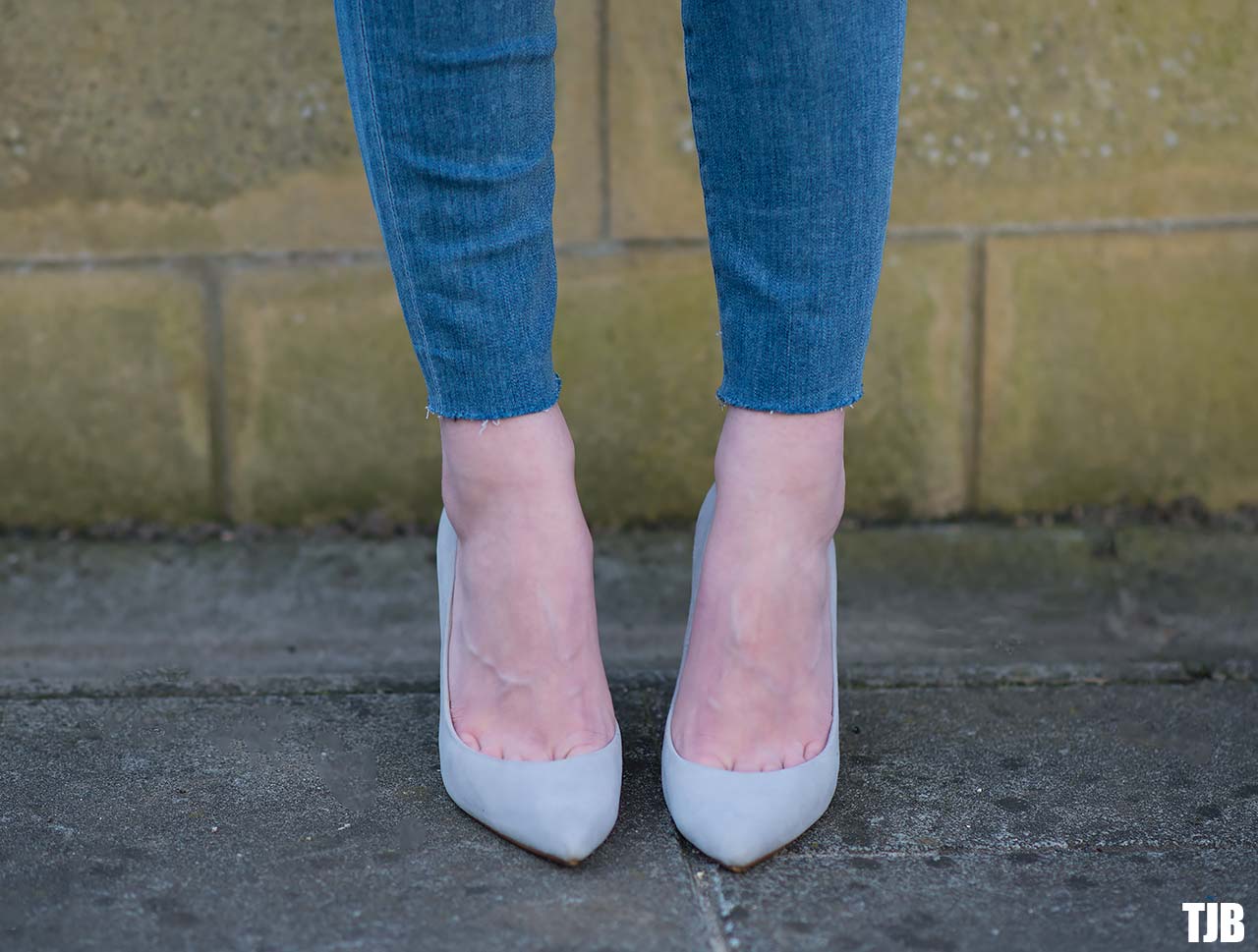 DIY Raw Hem Jeans (You Can Do It!) - See (Anna) Jane.