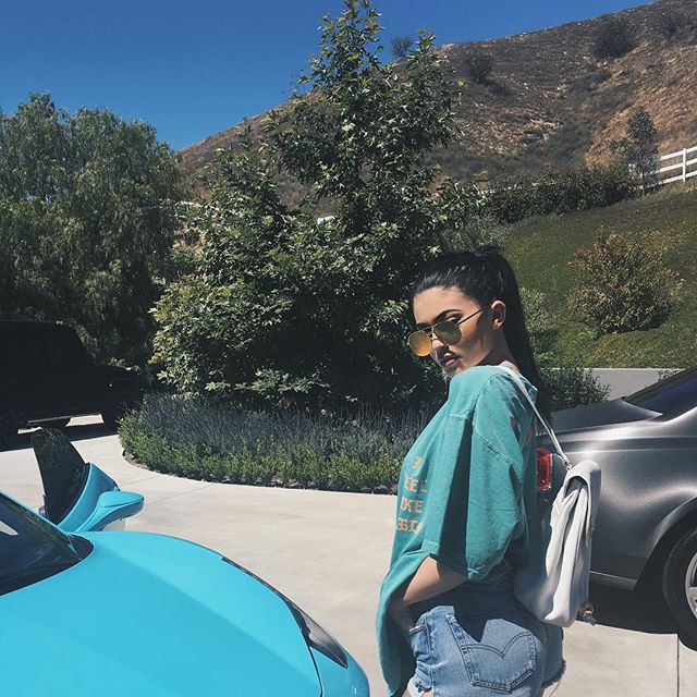 Kylie Jenner Wears Vintage Levi's Denim On Instagram 3