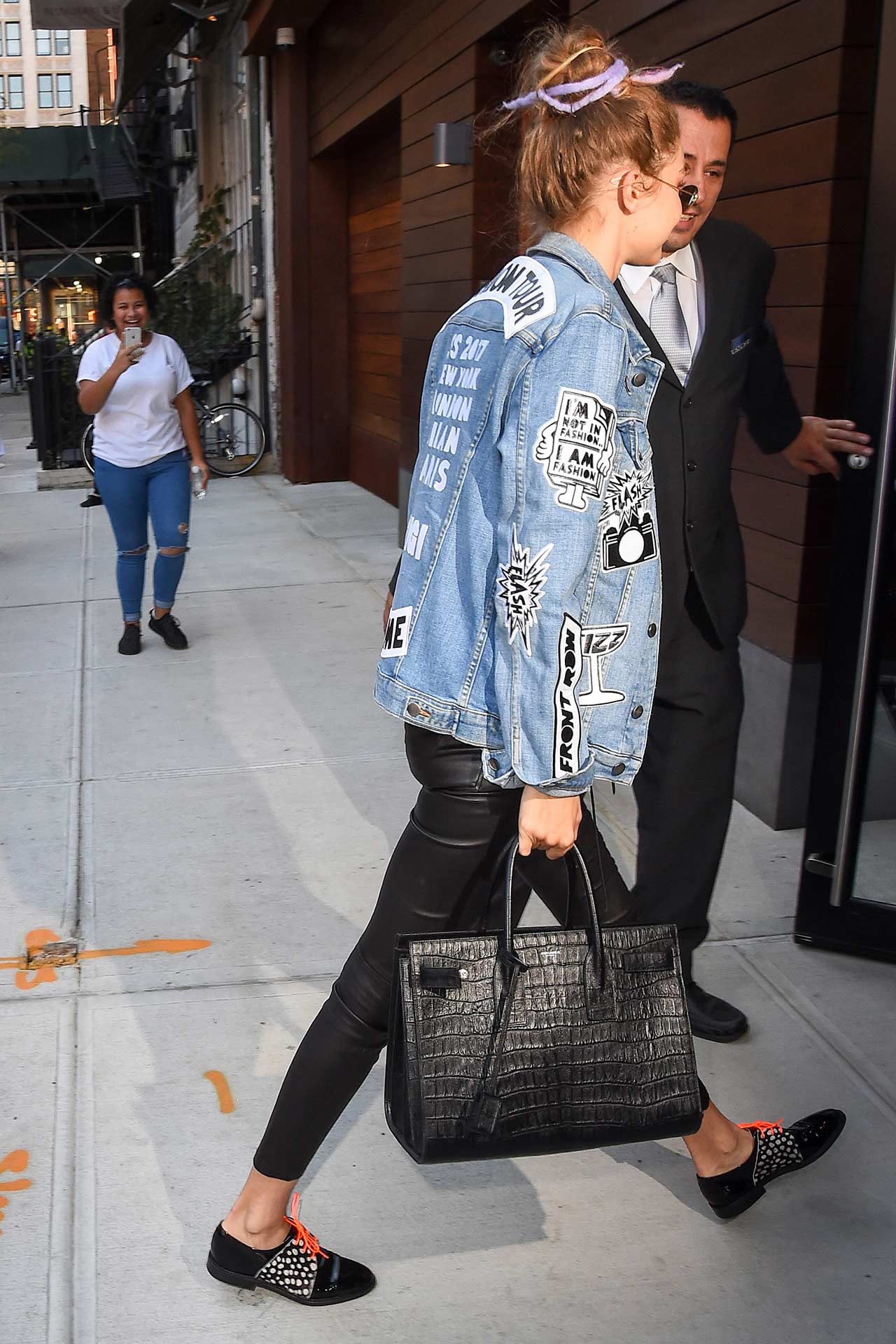 Gigi-Hadid-Wears-FRAME-Denim-Jacket-&-Unravel-Leather-Pants