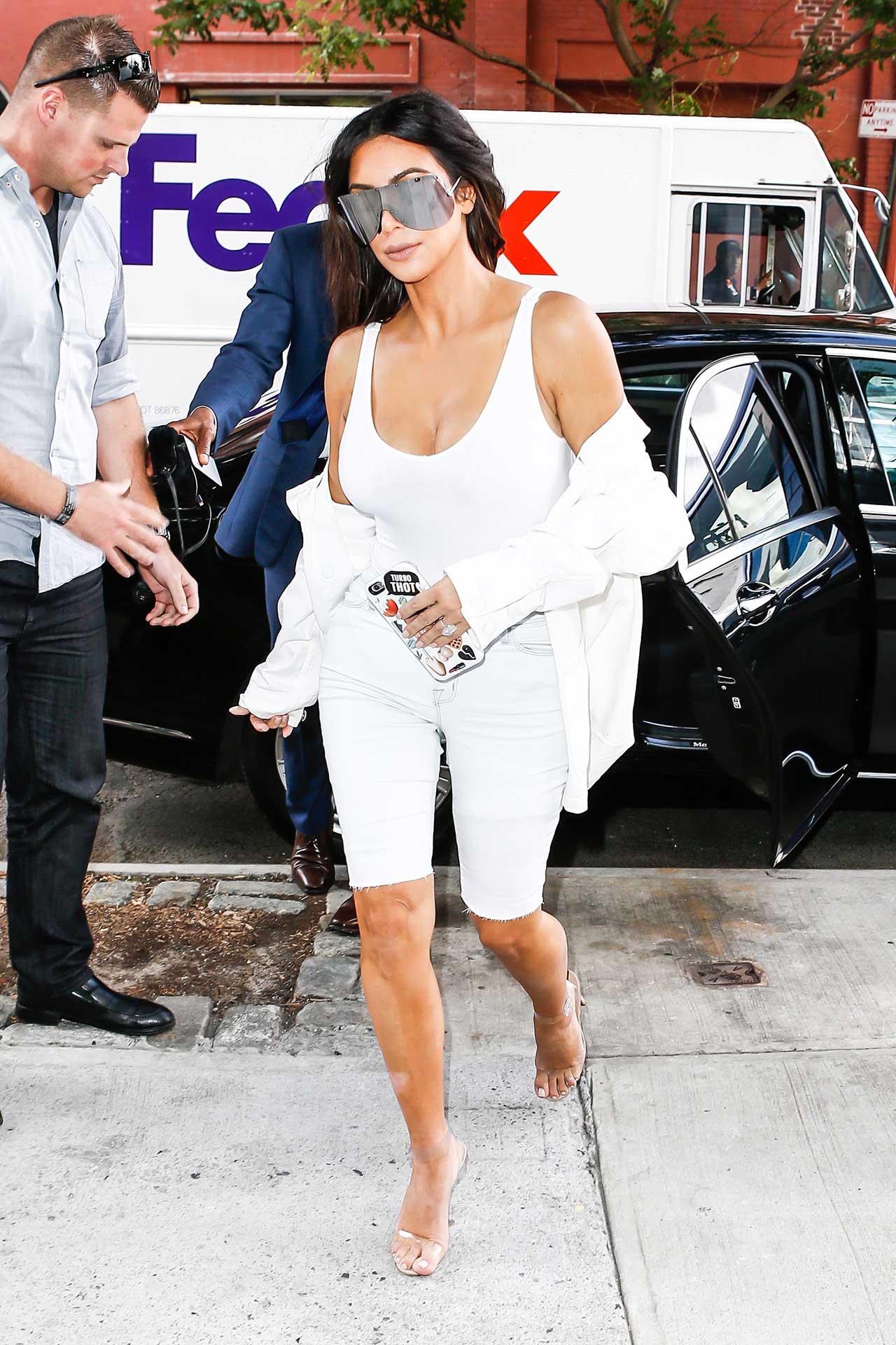 Kim kardashian 2025 jean shorts