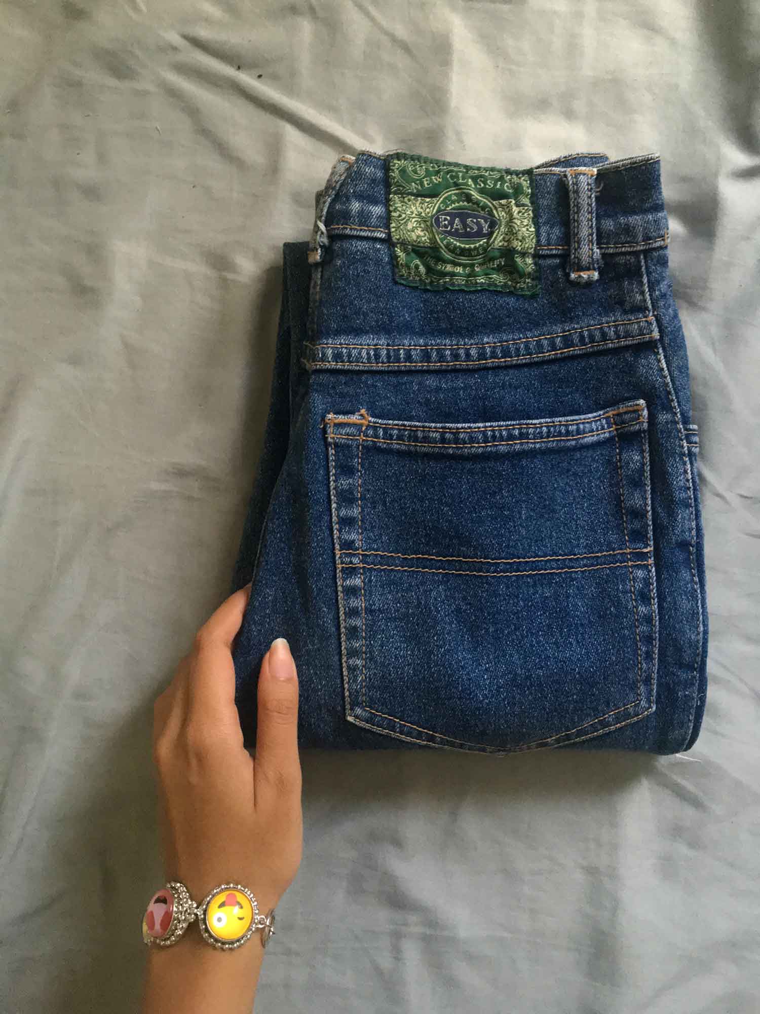 chrissy-baclagan_distressed-jeans