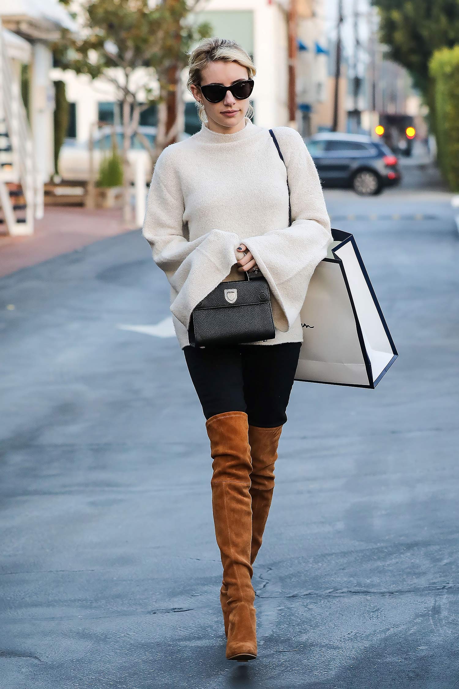 Kinderachtig Marxisme Kapper Emma Roberts Rocks Thigh High Boots With Jeans - THE JEANS BLOG