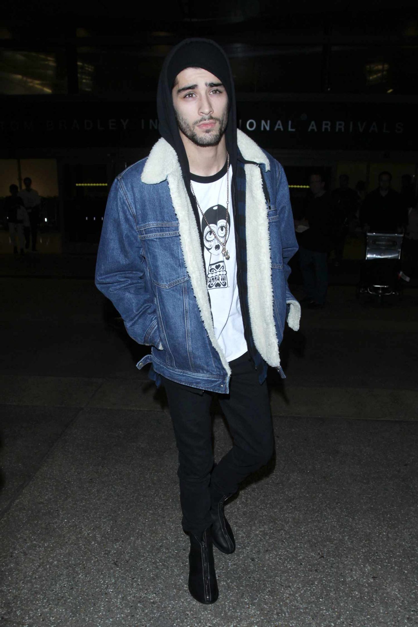 Zayn Malik Wears A Shearling Denim Jacket The Jeans Blog 