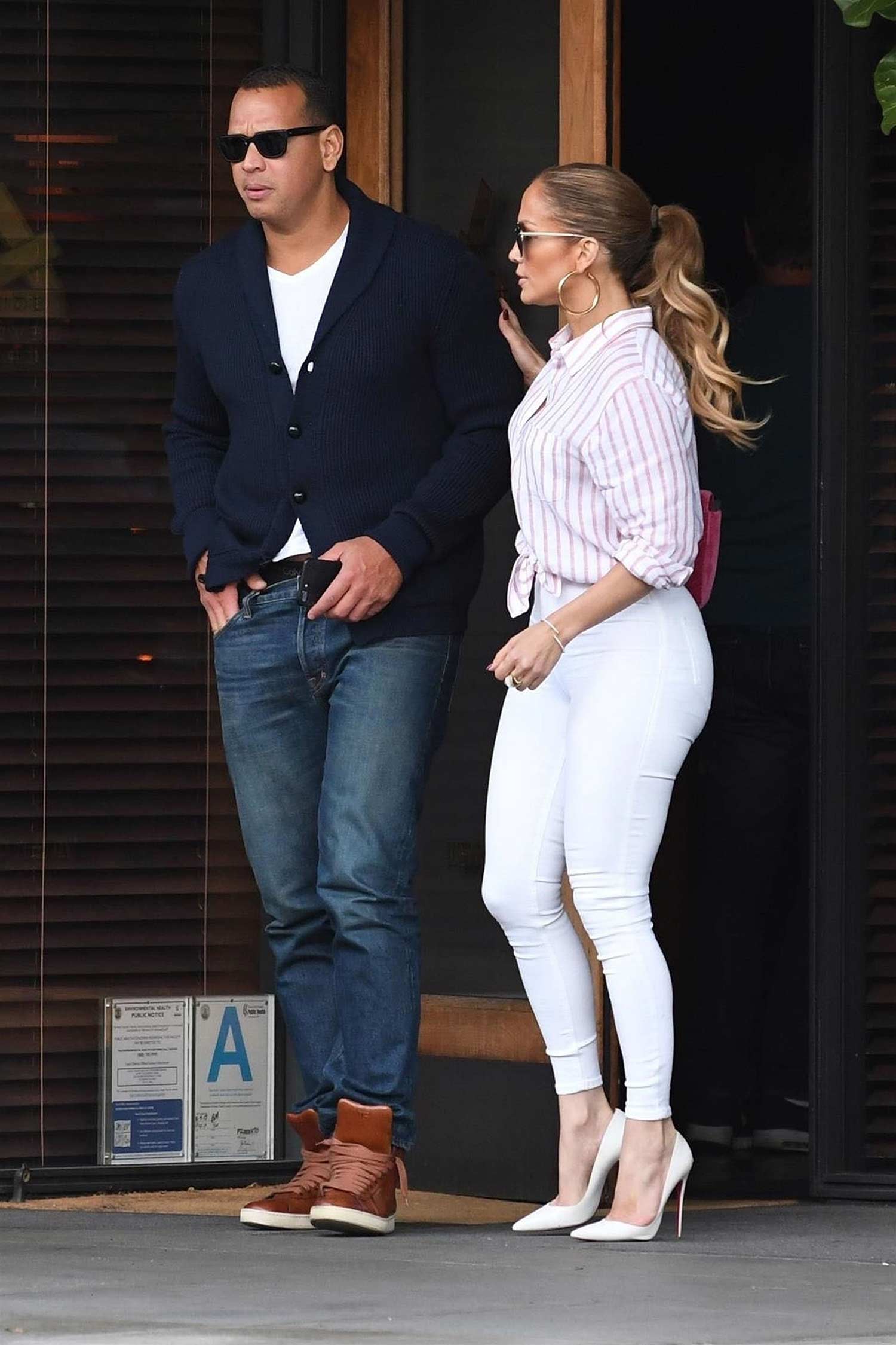 Jennifer Lopez Wears J Brand Maria Skinny Jeans In Blanc