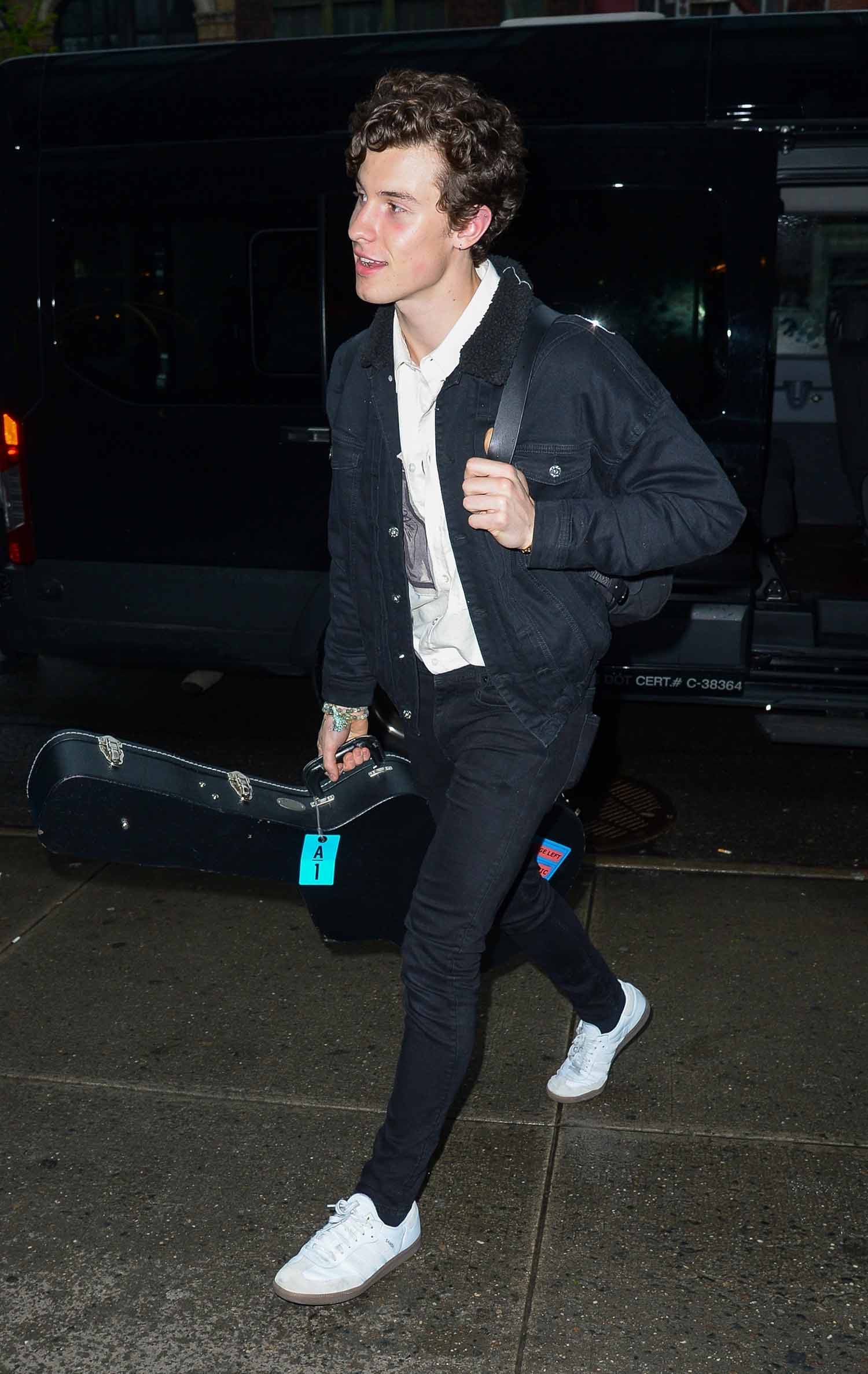 Shawn mendes discount black skinny jeans