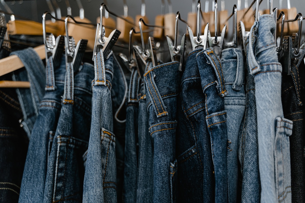 10 Men’s Denim Jeans Colors That Are Wardrobe Essentials